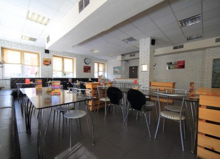 IQ Park: Вид столовой или кафе