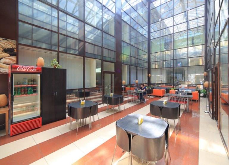 IQ Park: Вид столовой или кафе